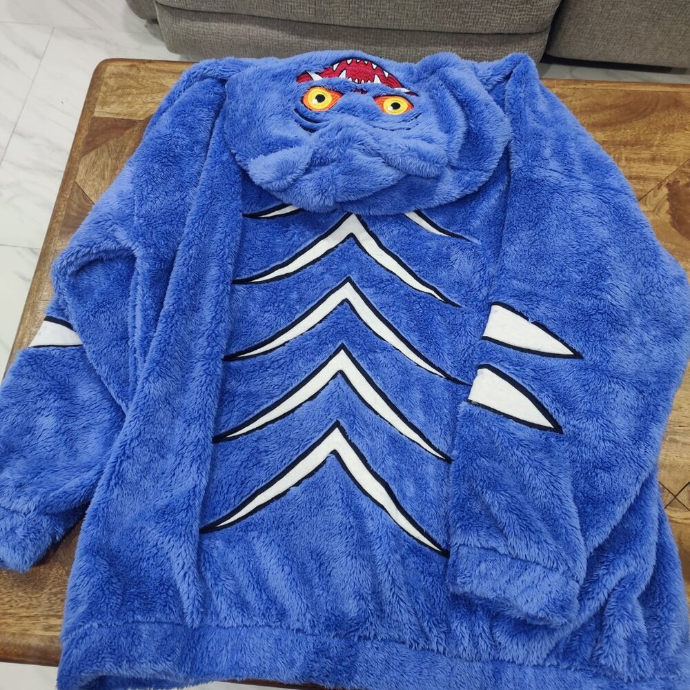 Her Universe KPop Demon Hunters sweatshirt with ears size 2x New - Picture 2 of 4